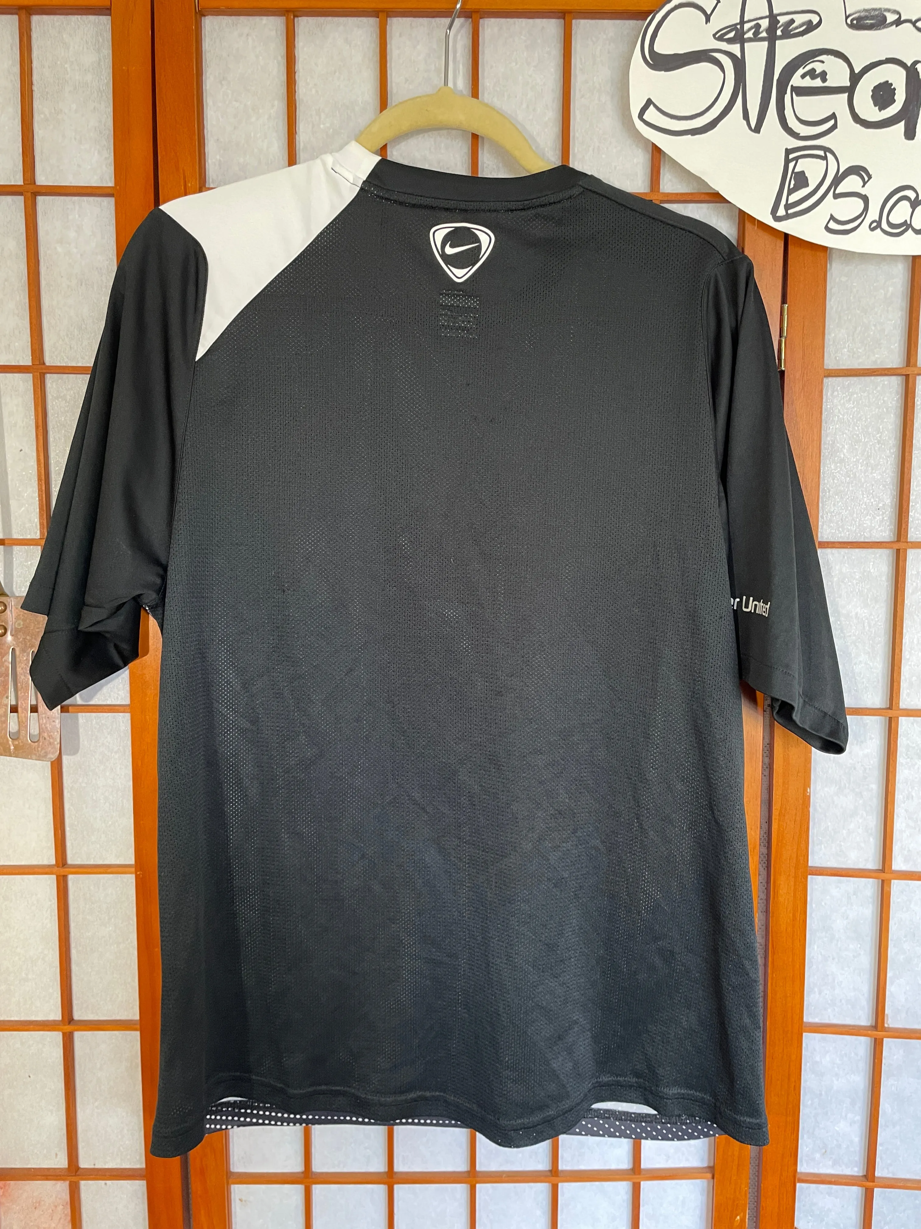 MANCHESTER UNITED 2008 09 JERSEY NIKE 258870-010 Medium AIG Training Shirt